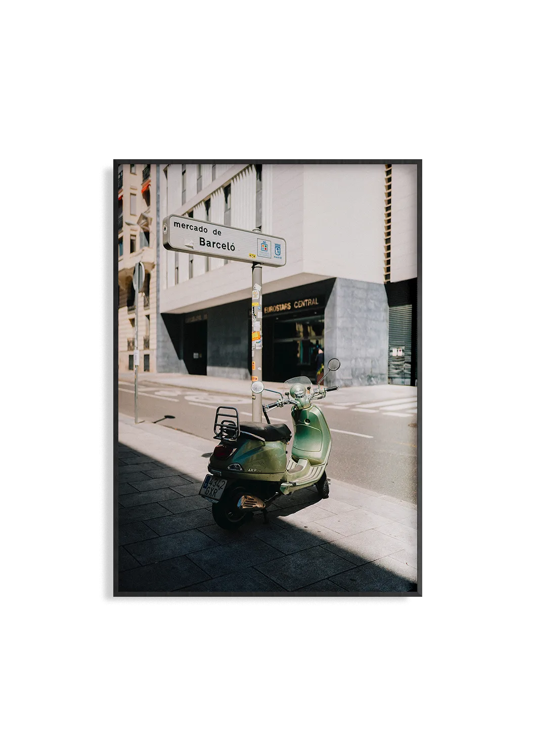 City Stroll – Fotografie Kunstdruck von Alexander Zahn, Vespa Stadt