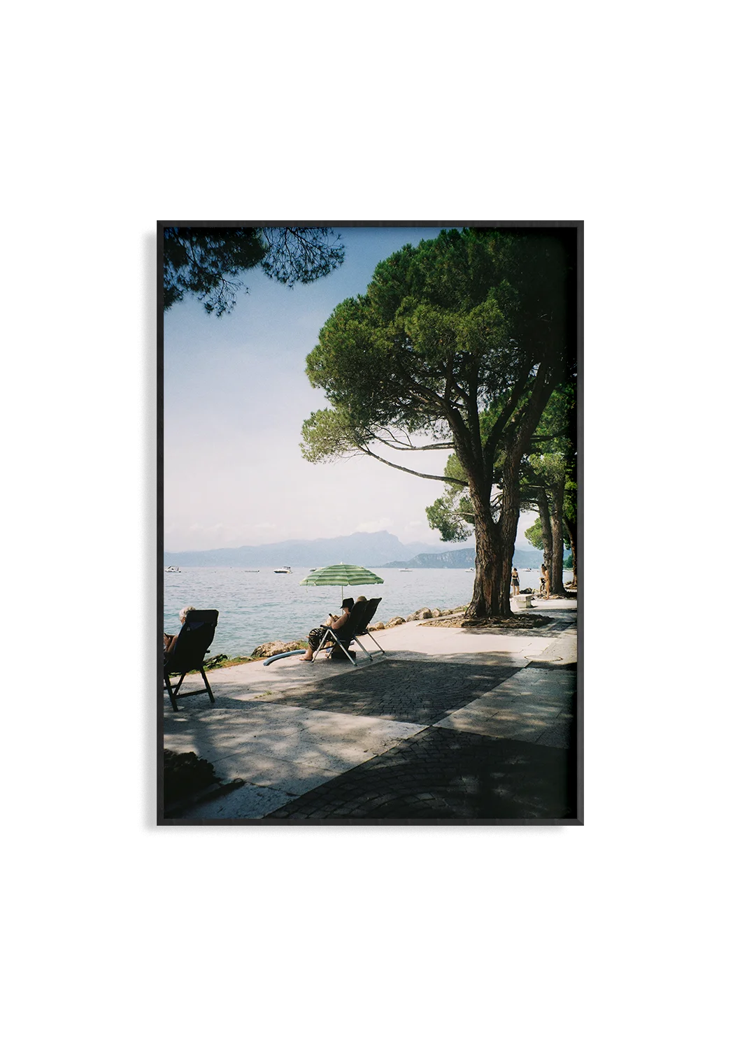 Analogfotografie Kunstdruck Lago di Garda von Anna Fleischmann – warmes Gardasee-Motiv