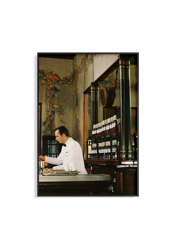 Milano Camparino – Analogfotografie Kunstdruck von Anna Fleischmann, Campari Bar Mailand