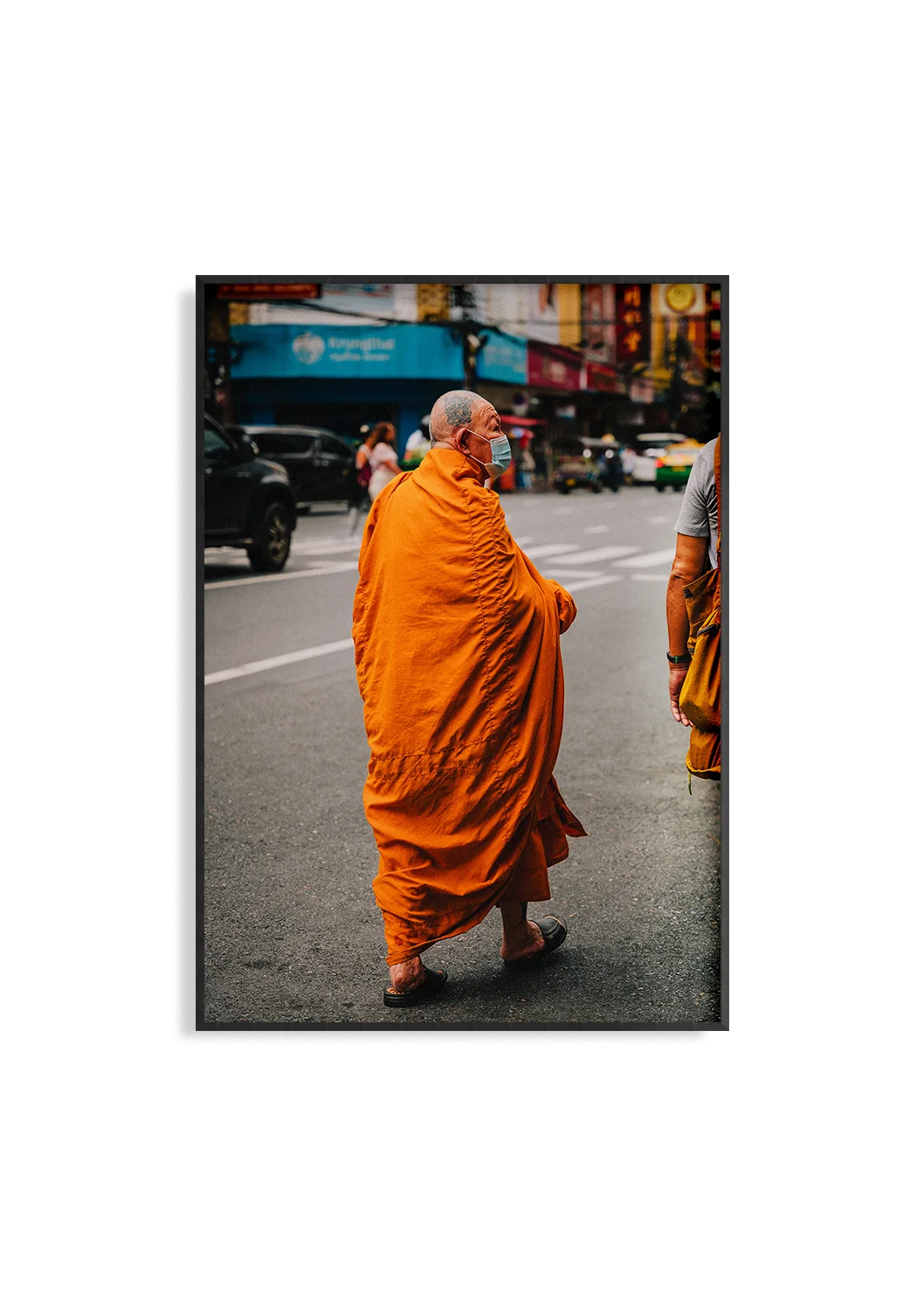 Same Street Different Paths – Fotografie von Alexander Zahn, Mönch Bangkok Straße