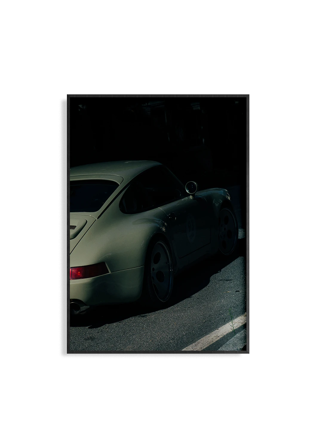 Verde nel Verde – Fotografie Kunstdruck von Leoni Hoffsümmer, grüner Porsche Straße