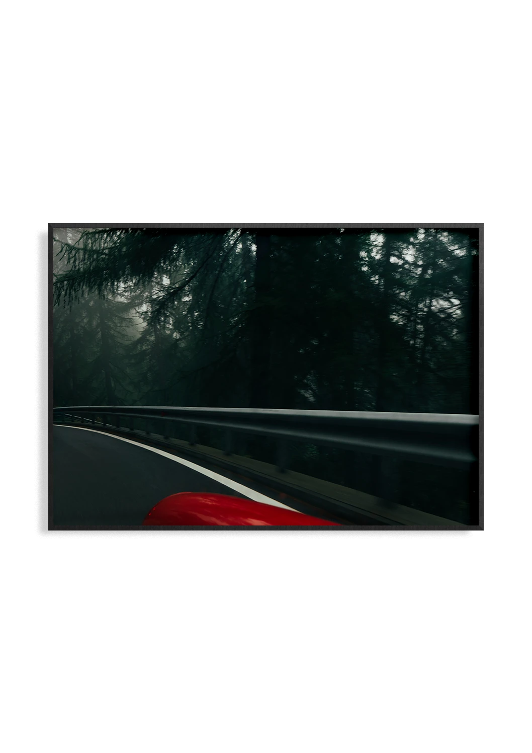 Rosso nel Bosco – Fotografie Kunstdruck von Leoni Hoffsümmer, roter Porsche Wald